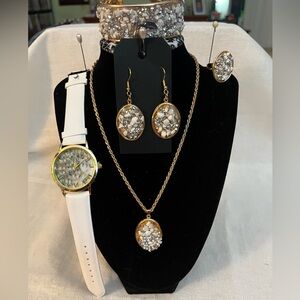 SPG Fashion Gold Tone Bling Jewelry Set.